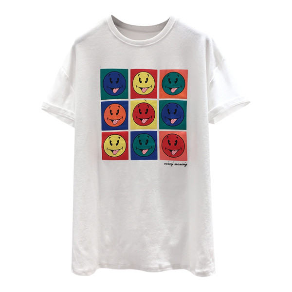 Modern női póló ovális nyakkivágással és rátéttel