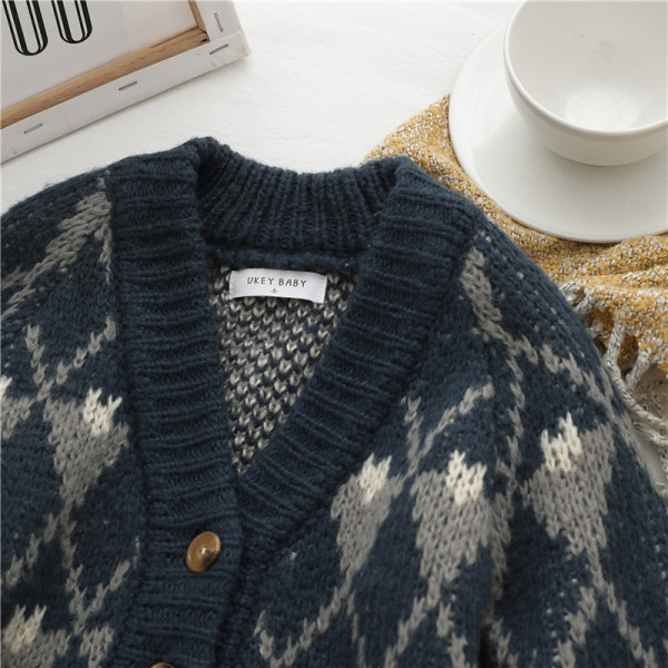 Πλεκτό παιικό σετ για κορίτσια σε δύο μέρη - ζακέτα και φούστα με υψηλή μέση