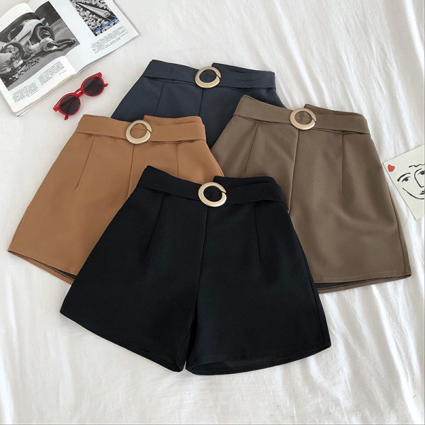 Къси дамски панталони широк модел с колан