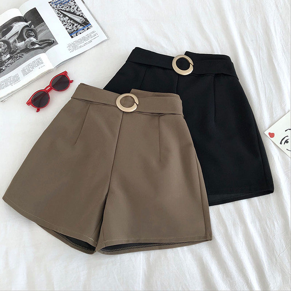 Къси дамски панталони широк модел с колан