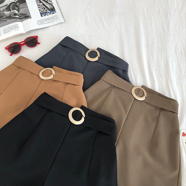 Къси дамски панталони широк модел с колан