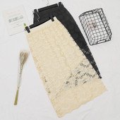 Hosszú női szoknya magas derékkal, csipkével