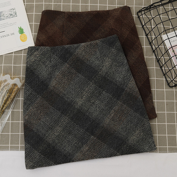 Kockás női szoknya magas derékkal, A-vonallal