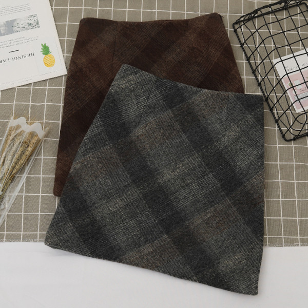 Kockás női szoknya magas derékkal, A-vonallal