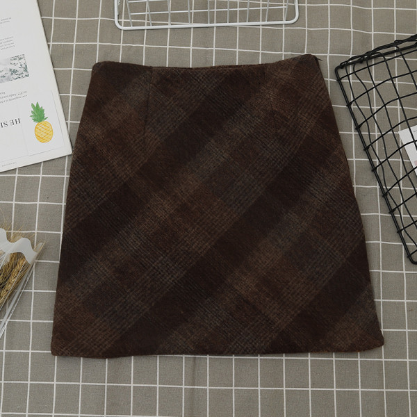 Kockás női szoknya magas derékkal, A-vonallal