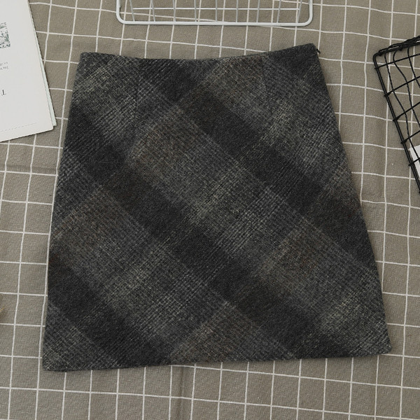 Kockás női szoknya magas derékkal, A-vonallal