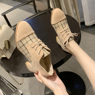 Női kockás cipő vastag sarkú hegyes modellel öko velúrból