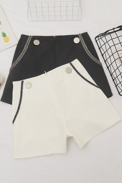 Női rövidnadrág széles modell magas derékkal és gombokkal