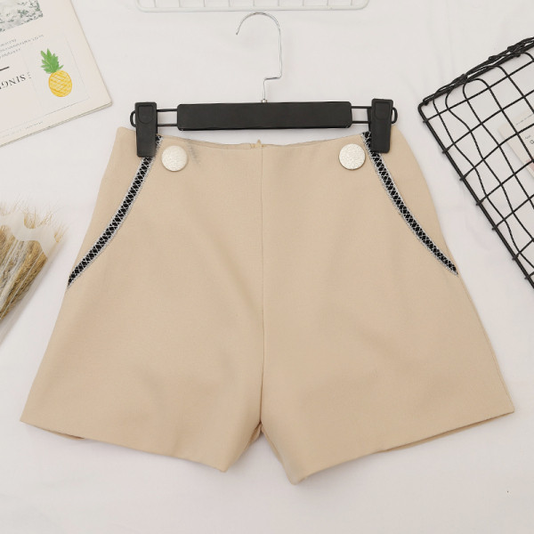 Női rövidnadrág széles modell magas derékkal és gombokkal