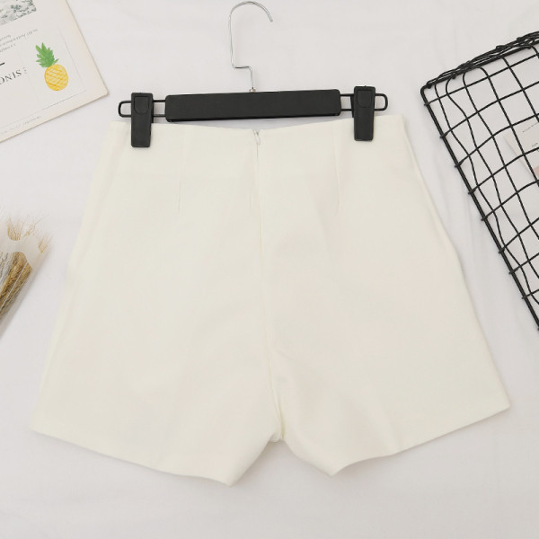 Női rövidnadrág széles modell magas derékkal és gombokkal