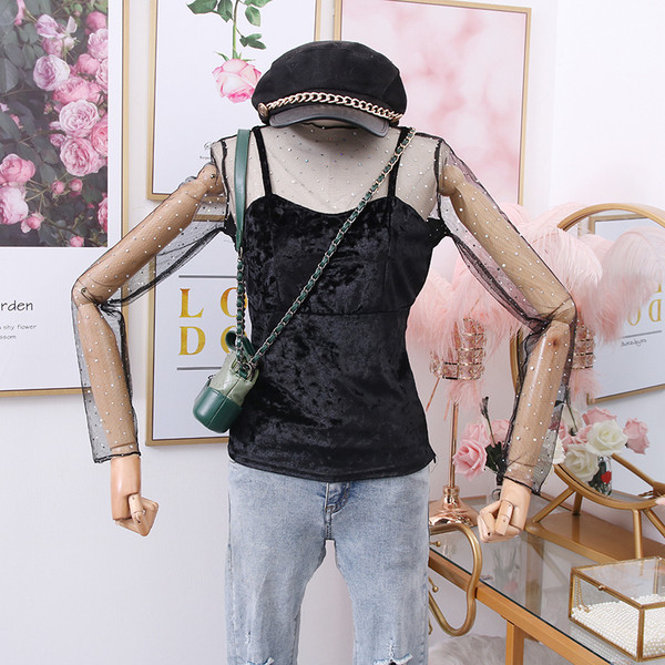 Női blúz ovális nyakkivágással, bársony és tüll ujjakkal