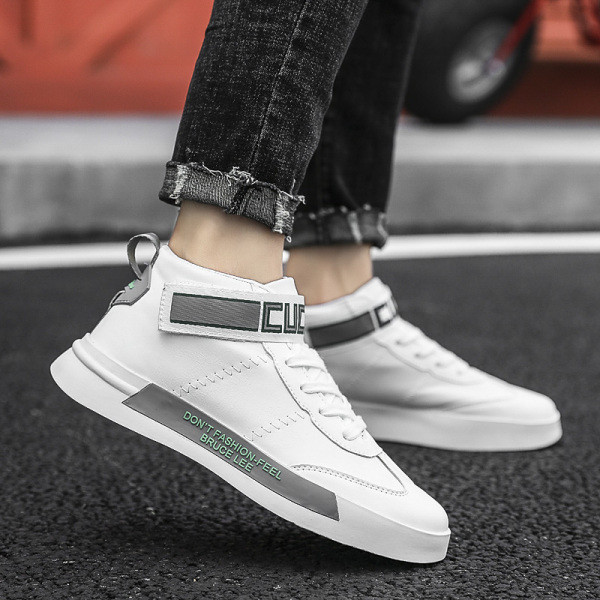 Alkalmi férfi tornacipő lapos talppal és fűzővel