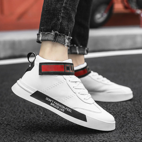 Alkalmi férfi tornacipő lapos talppal és fűzővel