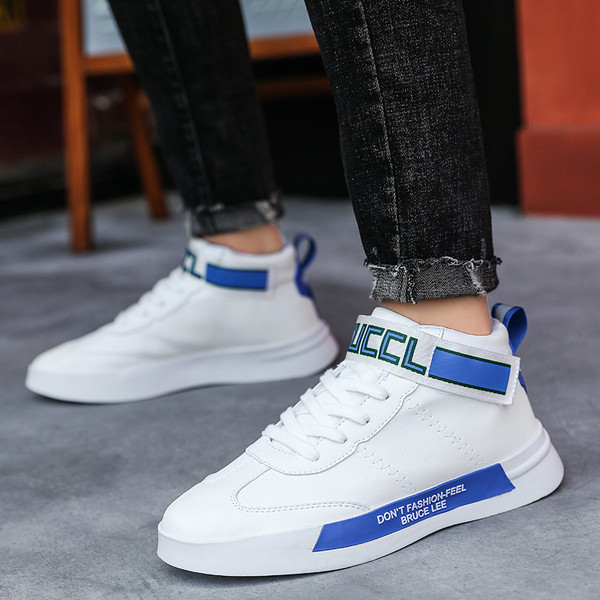 Alkalmi férfi tornacipő lapos talppal és fűzővel