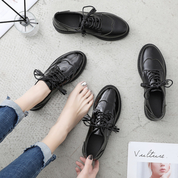 Női alkalmi cipő fűzős eko bőrből, fekete színben