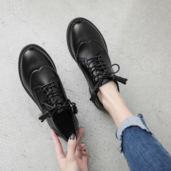 Női alkalmi cipő fűzős eko bőrből, fekete színben