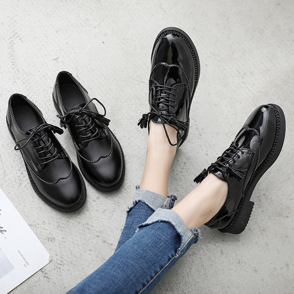 Női alkalmi cipő fűzős eko bőrből, fekete színben