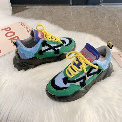 Sportos-alkalmi női tornacipő színes fűzőkkel, őszre illően