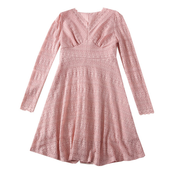 Modern női csipke ruha - kivágott modell spitz nyakkivágással és hosszú ujjakkal