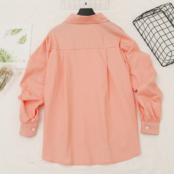 Retro stiilis naiste särk klassikalise krae ja nööpidega