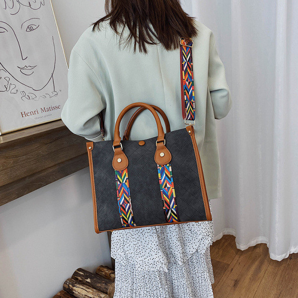 Ежедневна дамска чанта с цветни елементи, къса и дълга дръжка