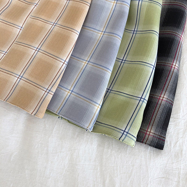 Naiste ruuduline lühike seelik vöö ja taskuga