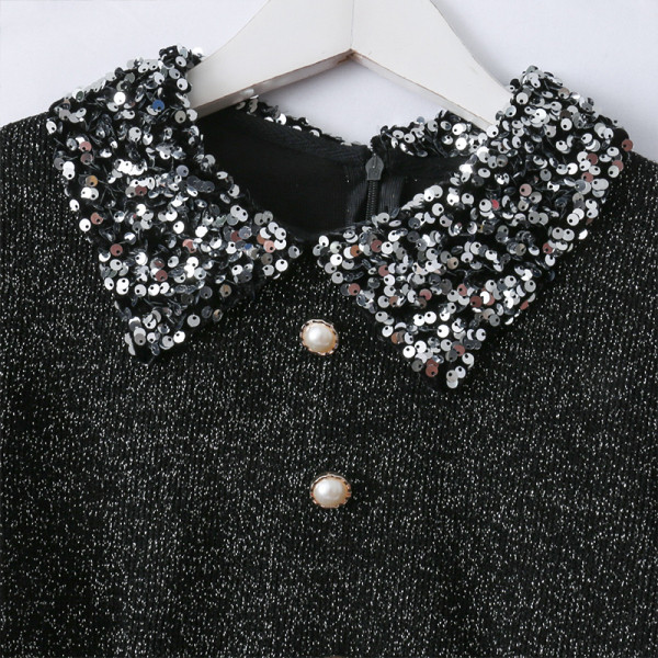 Μοντέρνο γυναικείο φόρεμα με κλασικό γιακά και πούλιες σε μαύρο χρώμα