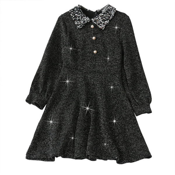 Μοντέρνο γυναικείο φόρεμα με κλασικό γιακά και πούλιες σε μαύρο χρώμα