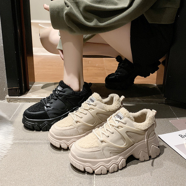 Női őszi-téli tornacipő puha béléssel, durva talppal