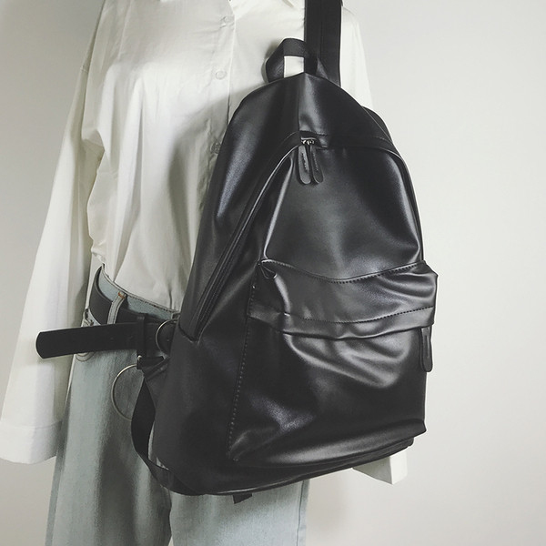 Női alkalmi hátizsák eko bőrből készült elülső zsebbel