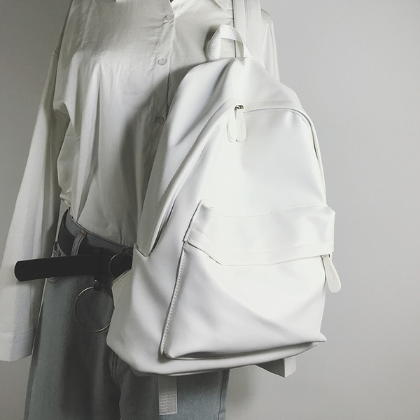 Női alkalmi hátizsák eko bőrből készült elülső zsebbel