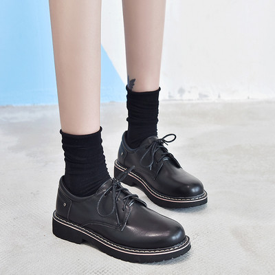 Γυαλιστερά έκο δερμάτινα γυναικεία παπούτσια σε  μαύρο χρώμα για το φθινοπώρο