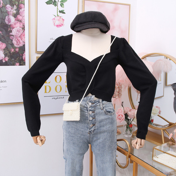 Μοντέρνο γυναικείο πουλόβερ με μακρύ μανίκι - κοντό μοντέλο