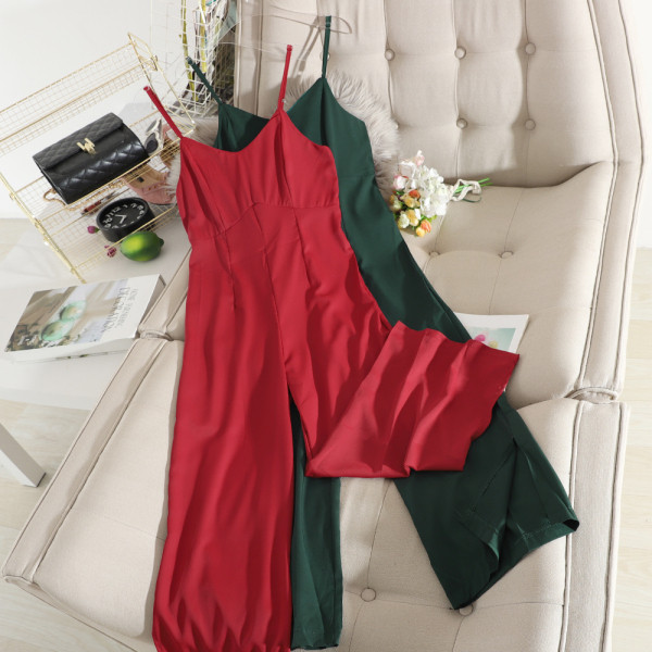 Модерен дамски гащеризон широк модел с тънки презрамки и цепки