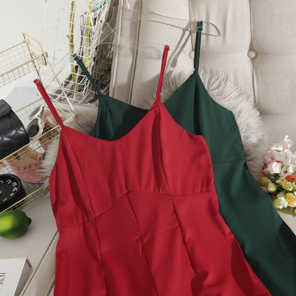 Модерен дамски гащеризон широк модел с тънки презрамки и цепки