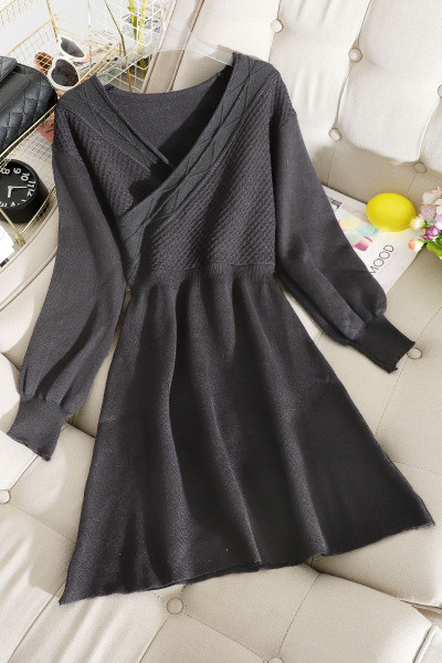 Hétköznapi női kötött ruha modell, hosszú ujjú, V-nyakkal