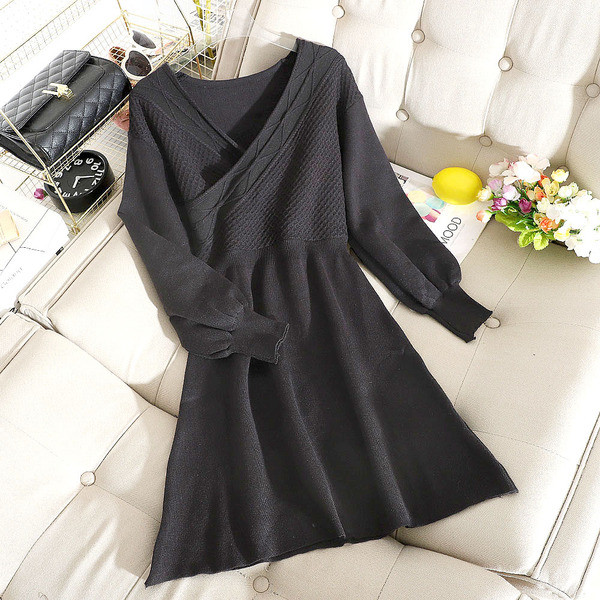 Hétköznapi női kötött ruha modell, hosszú ujjú, V-nyakkal