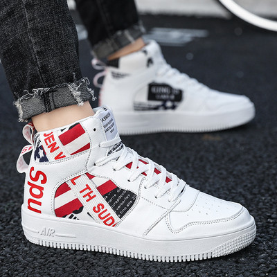 Alkalmi férfi tornacipő felirattal és nyakkendővel