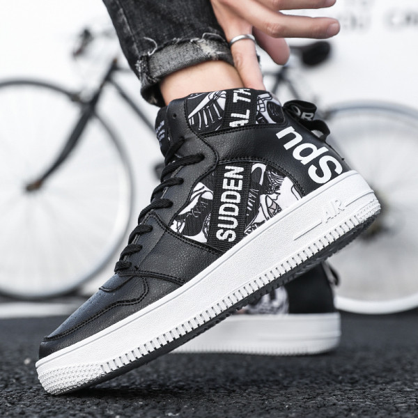 Alkalmi férfi tornacipő felirattal és nyakkendővel