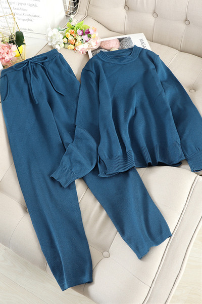 Női alkalmi kötöttáru szett pulóverrel és nadrággal