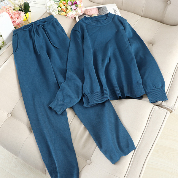 Női alkalmi kötöttáru szett pulóverrel és nadrággal