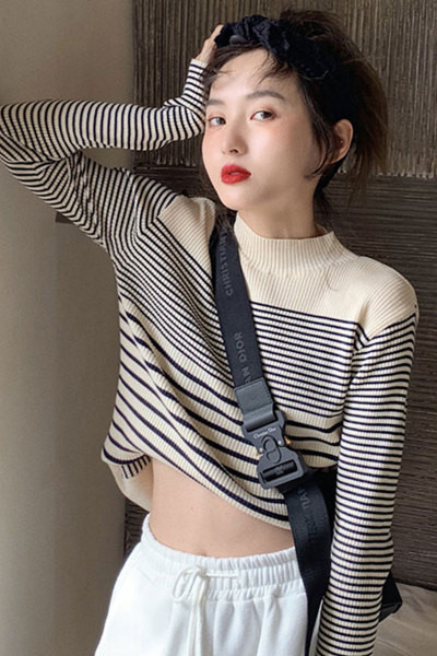 Naprakész női csíkos blúz két színben, félmagas gallérral