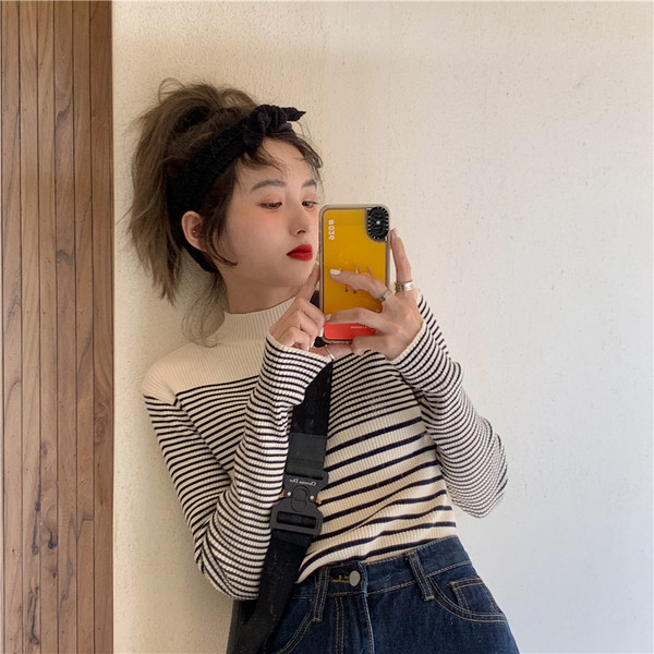 Naprakész női csíkos blúz két színben, félmagas gallérral