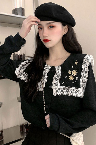 Női topikus blúz fekete színben, hímzéssel