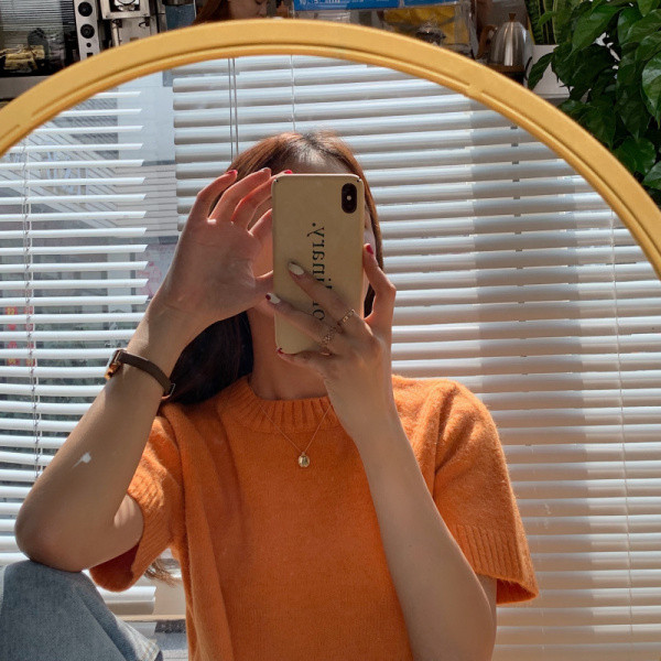 Rövid ujjú, ovális nyakkivágású női topikus blúz több színben