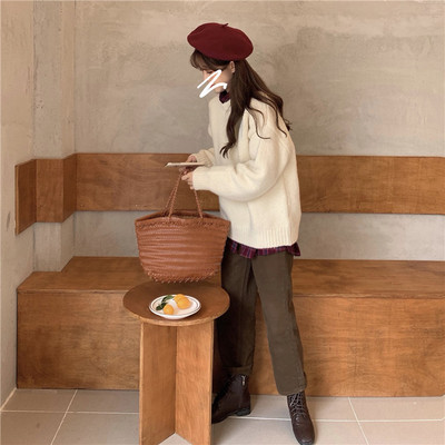 Μοντέρνο γυναικείο πουλόβερ  σε πέντε χρώματα με οβάλ ντεκολτέ