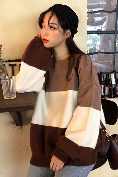 Modern női pulóver széles modell ovális nyakkivágással