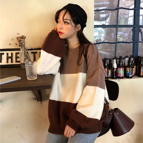 Modern női pulóver széles modell ovális nyakkivágással