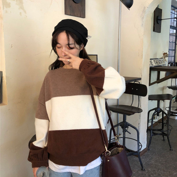 Modern női pulóver széles modell ovális nyakkivágással