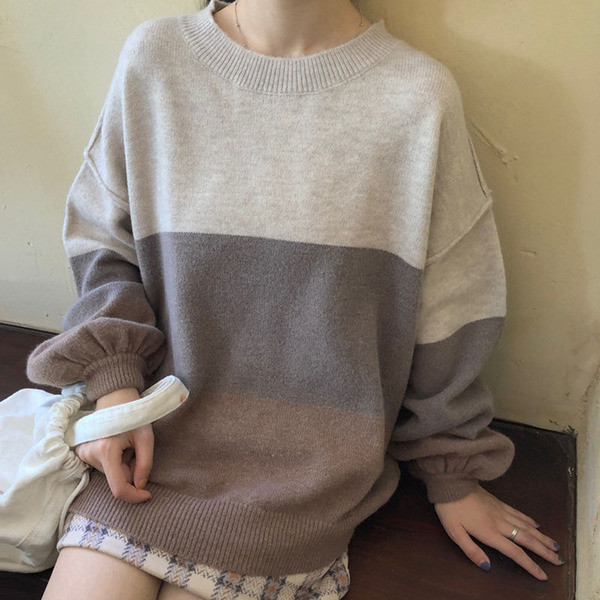 Modern női pulóver széles modell ovális nyakkivágással